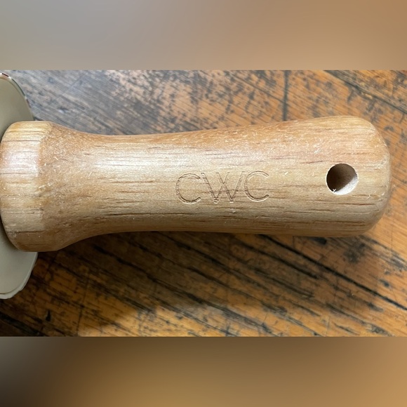 CWC Ponitsetta Bakeware Holiday Rolling Pin - Picture 4 of 4